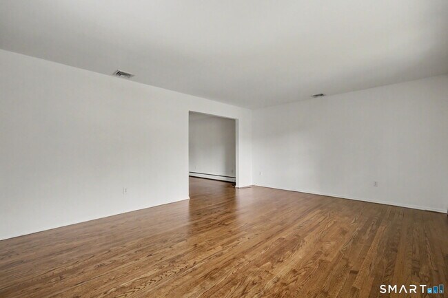 Building Photo - 11 Lycett Ct