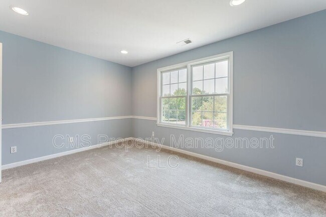 Building Photo - 44 Equestrian Way