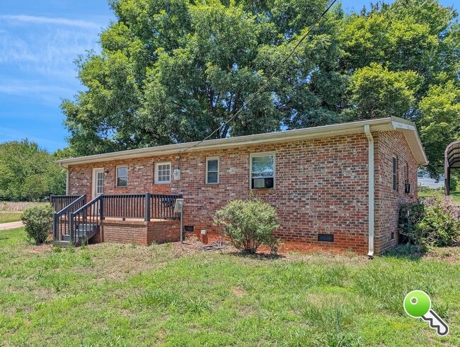 Building Photo - Charming 3BR Home with Covered Parking & Fenced Yard