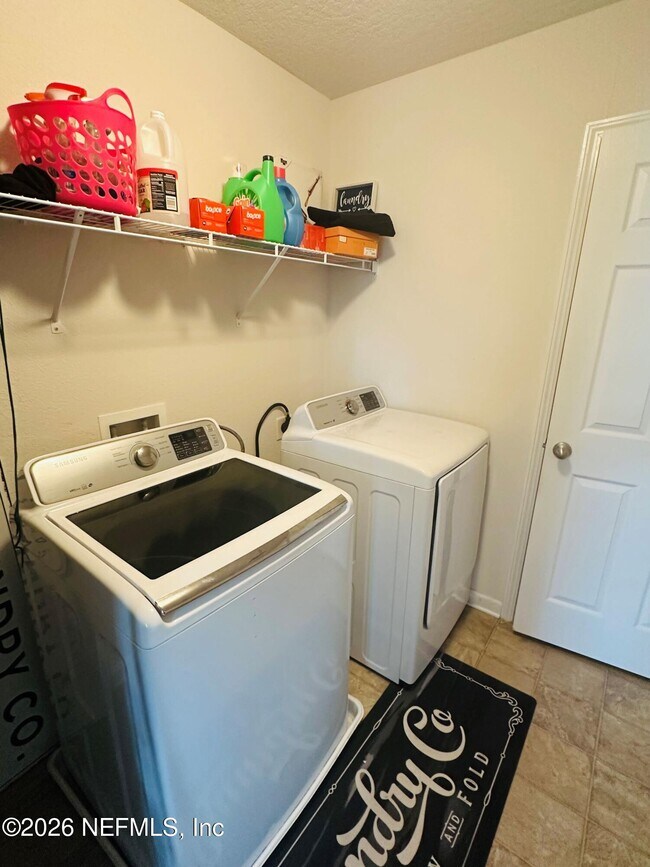 Building Photo - 12573 Grn Mdw Dr