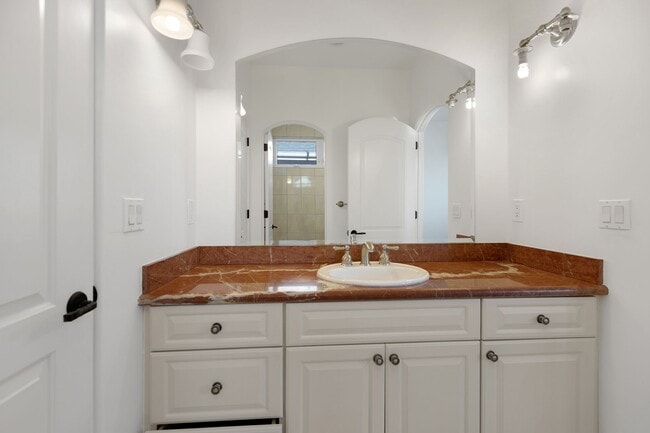 Building Photo - 3-bedroom 3.5 Coronado Village home near schools