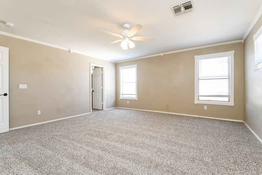 Building Photo - 1081 E Horseshoe Dr