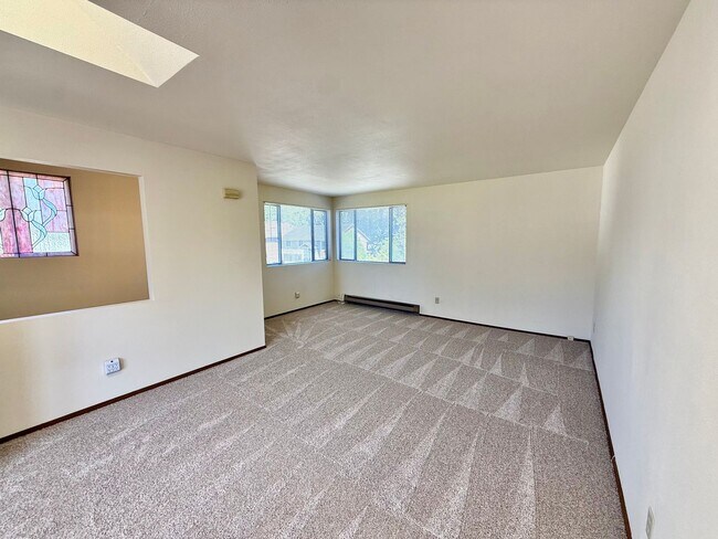 Building Photo - Charming 1 bed, 1 bath Top Floor Duplex Lynnwood/ $1500mo.
