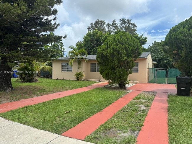 Primary Photo - 860 NE 164th St