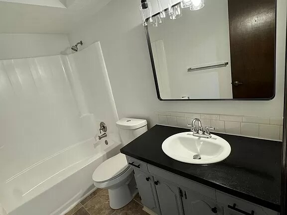 Building Photo - 283 Canova Dr