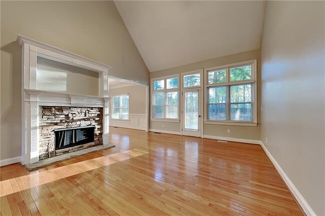 Building Photo - 4020 Hogans Mill Ln