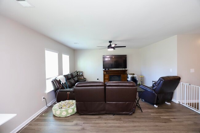 Building Photo - 21 Ciani Ct