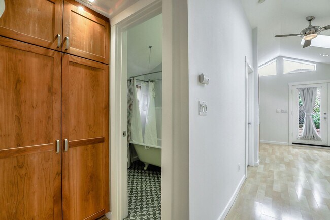 Building Photo - 3669 Madrone Ave