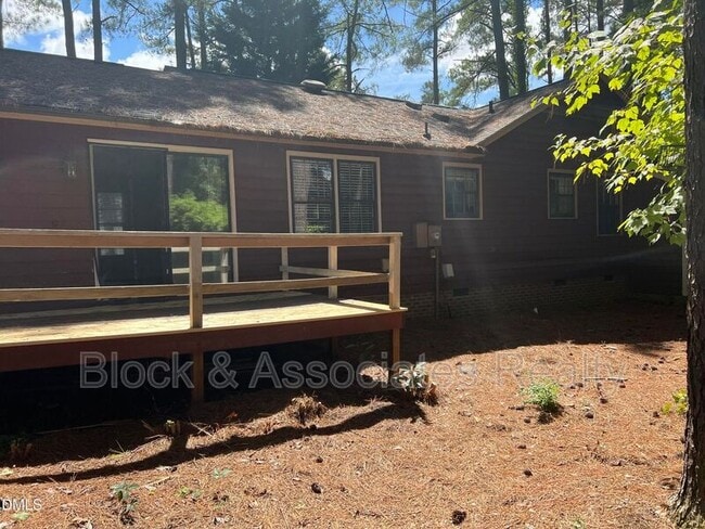 Building Photo - 200 Lake Pine Dr