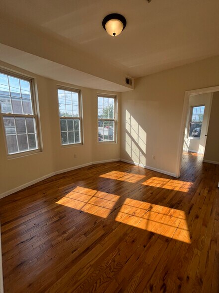 Building Photo - 116 Hawthorne Ave