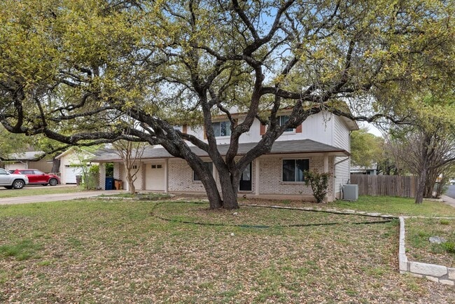 Building Photo - Happiness on Harcourt!