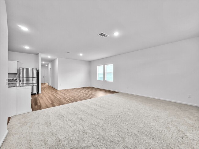 Building Photo - 28414 Selsdon Ct