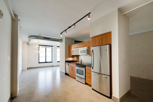 Building Photo - Move-in Ready 1BR 1BA at the Alta is a Min...