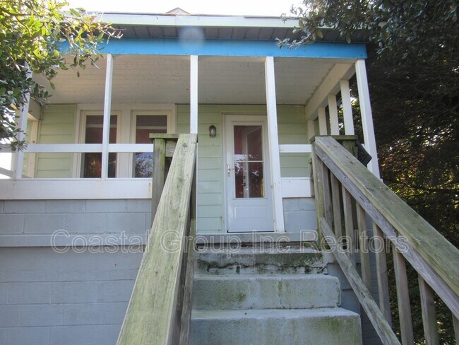 Building Photo - 3521 Bayside Ave