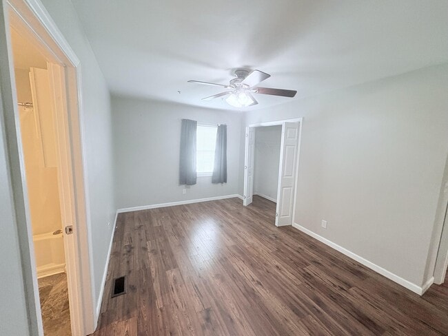 Building Photo - 109 Sheffield Rd