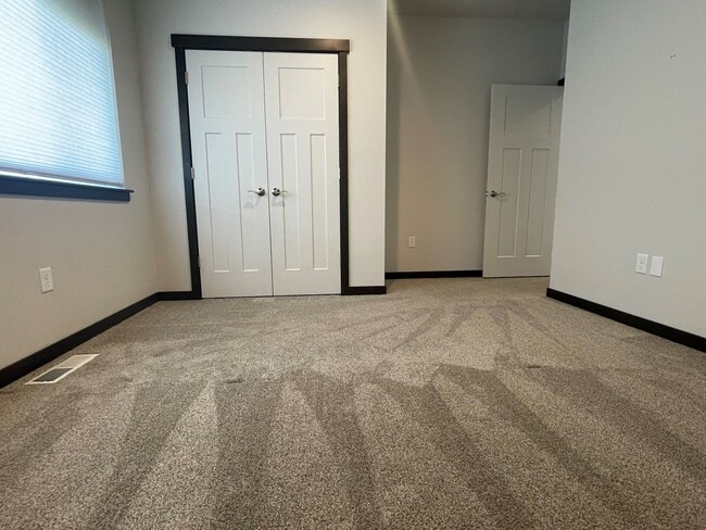 Building Photo - Now renting 3 bedroom 2 bathroom House