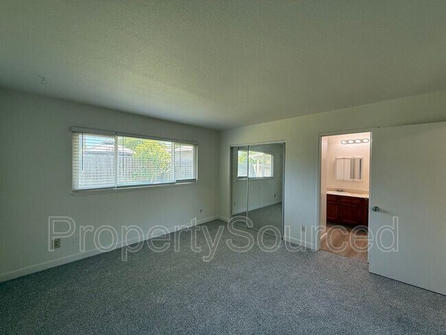 Building Photo - 1462 Snyder St