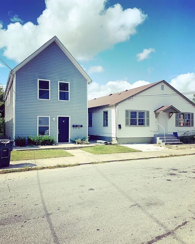 Building Photo - 2-Bedroom Townhome Minutes from Downtown N...