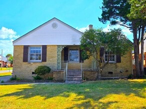Building Photo - 800 NW 46th St