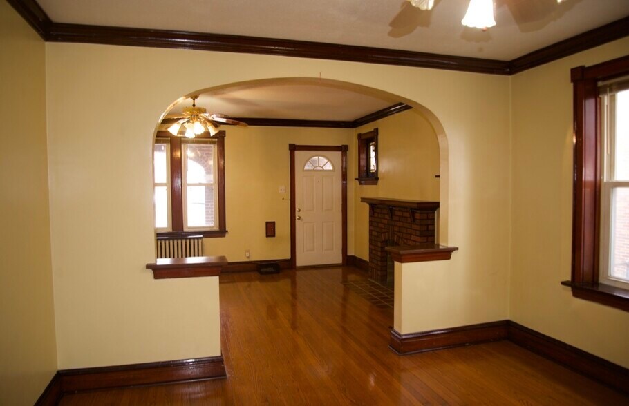 Building Photo - 4200 Lawn Ave