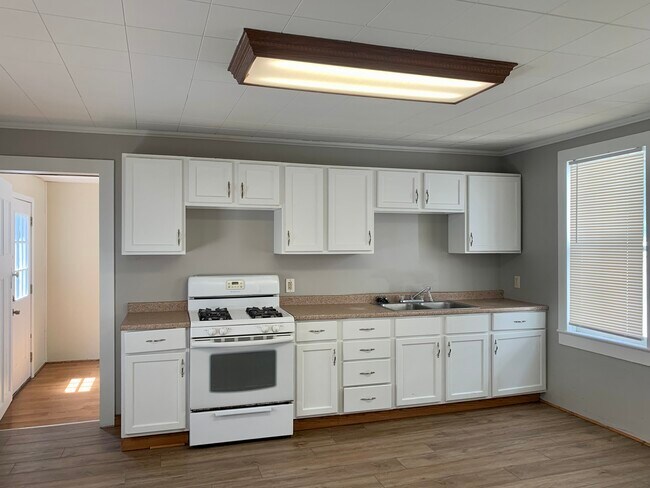 Building Photo - 205 6th St NW