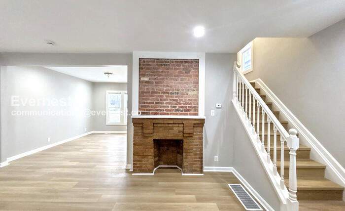 Building Photo - 2430 Steele Ave