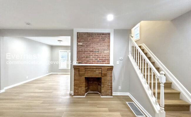 Building Photo - 2430 Steele Ave