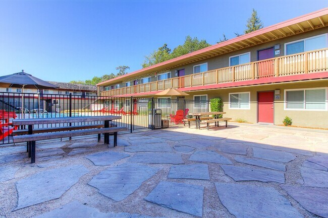 Building Photo - 6233 Montecito Blvd