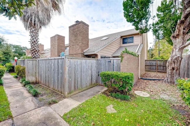 Primary Photo - 13922 Hollowgreen Dr
