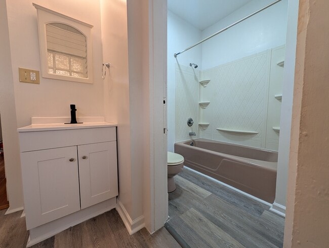 Building Photo - 101 Thomas Rd