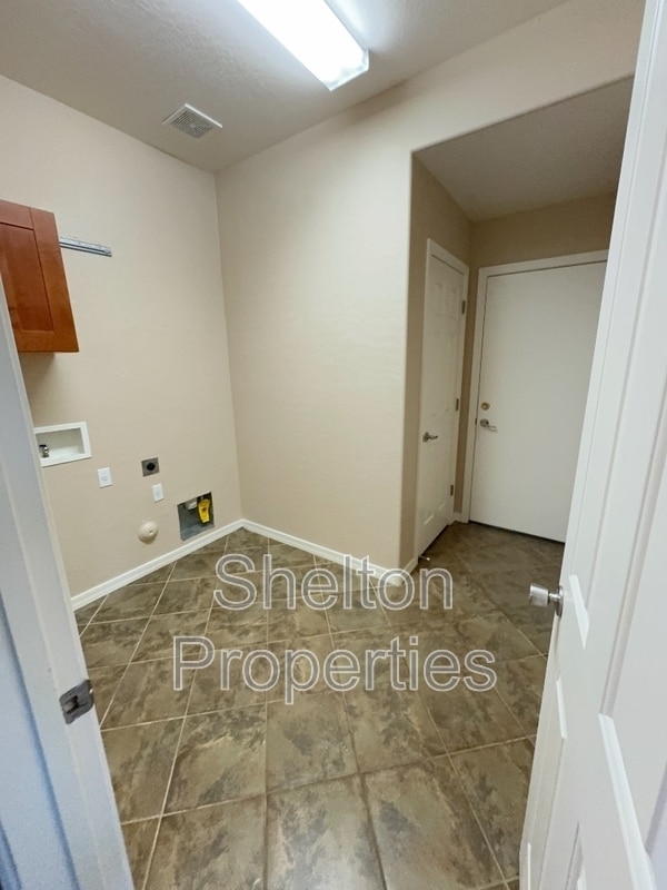 Building Photo - 20877 W Court St