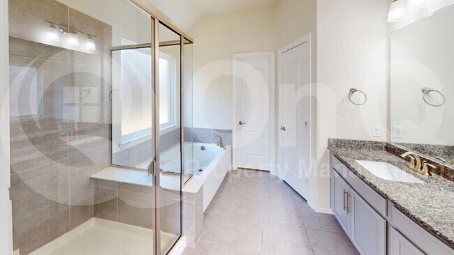 Building Photo - 1417 Westborough Dr