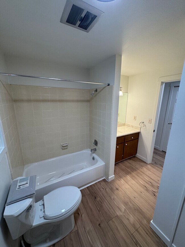 Building Photo - Beautifully Renovated 4-Bedroom Home in NW...