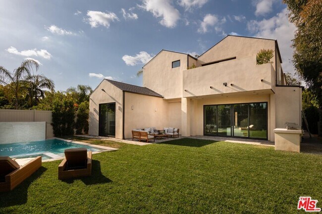 Building Photo - 11748 La Maida St