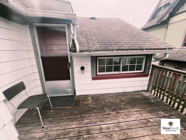 Building Photo - Updated Heritage Hill 2 bed 1 bath upper a...