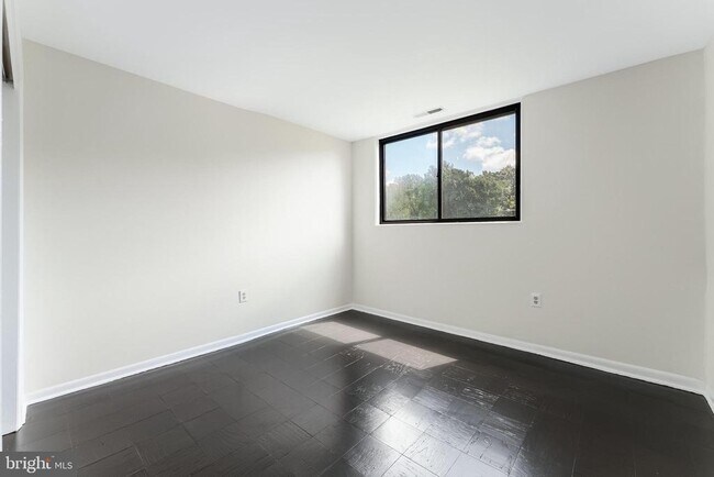 Building Photo - 10723 West Dr