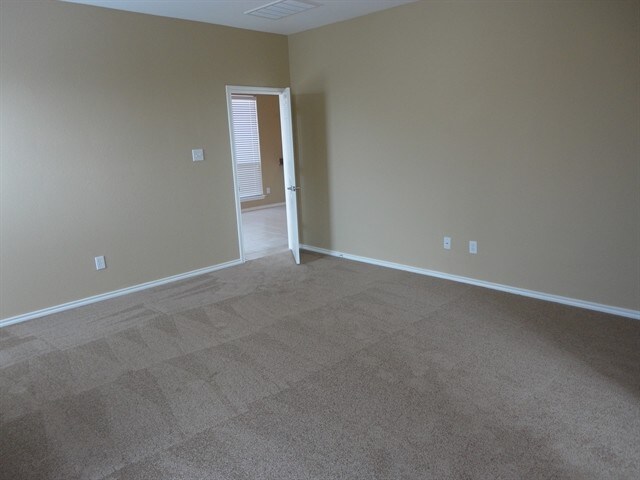 Building Photo - 2104 Priscella Dr