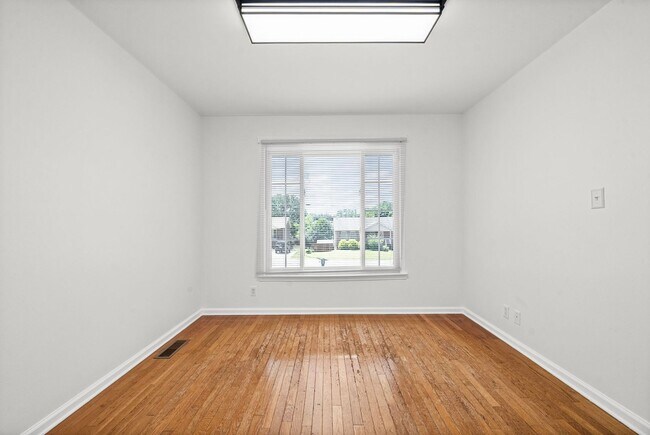Building Photo - 1409 Janet Way Dr
