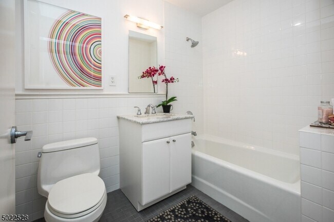 Building Photo - 85 Park Ave