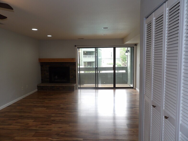 Building Photo - 128 W Rockrimmon Blvd