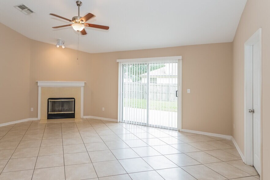 Building Photo - 8137 Leafcrest Dr