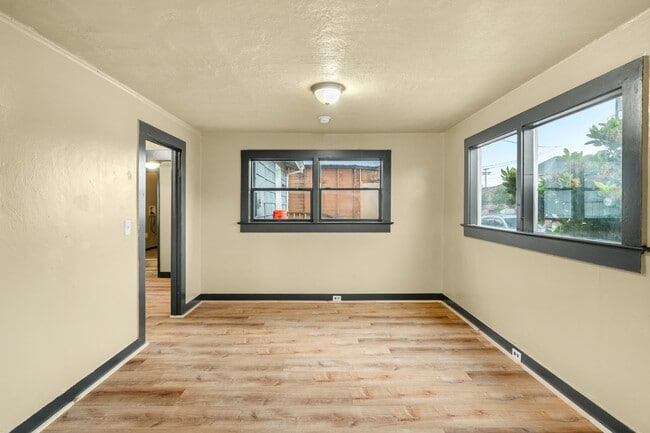 Building Photo - 121 N D St