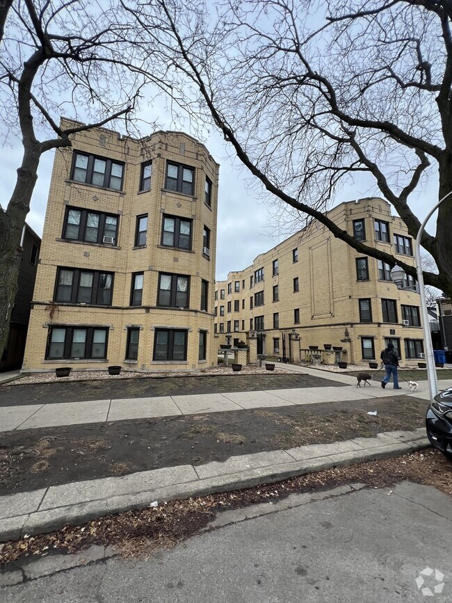 Building Photo - 3817.5 N Greenview Ave