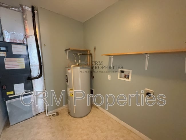 Building Photo - 1058 Springwater Rd