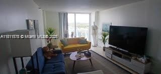 Building Photo - 2457 Collins Ave