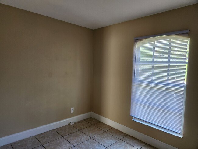 Building Photo - 1125 Alvin Ave