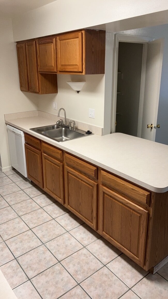 Building Photo - 970 W Alkaline Springs Rd