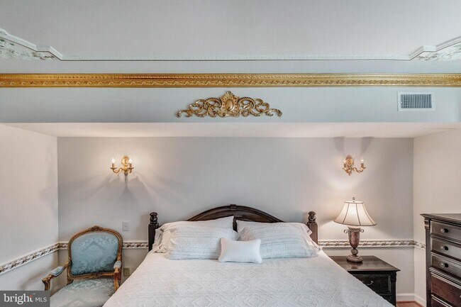 Building Photo - 5750 Bou Ave