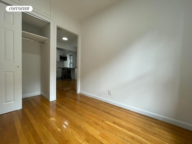 Building Photo - 542 E 82nd St
