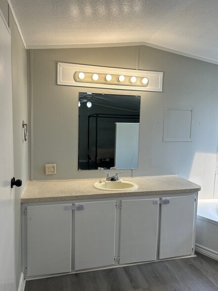 Building Photo - 4329 W Park Row Blvd